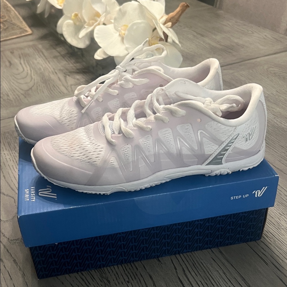 Varsity Edge 2 cheer shoes